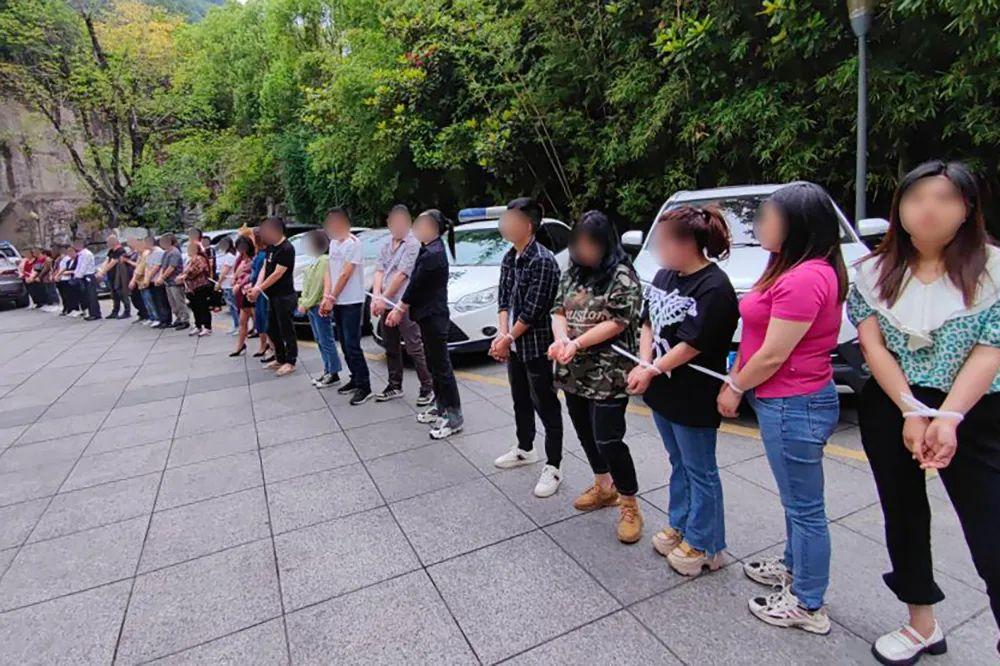 厉害了!红中麻将开挂要多少钱”(确实是有挂)-哔哩哔哩