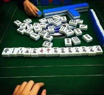 教程辅助“玩呗麻将为啥同个人老是赢”其实确实有挂 