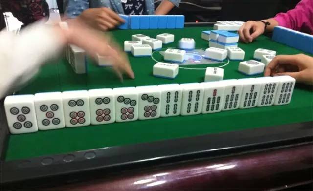 给大家科普一下！老友福建麻将其实是有挂的(怎么让牌变好)