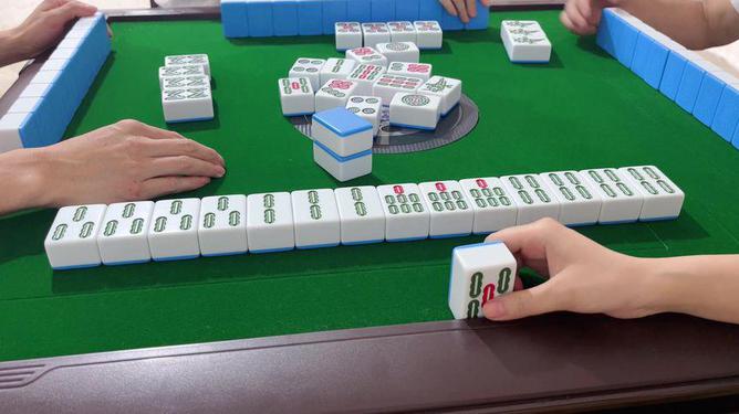 重大通报！全来跑风麻将其实是有挂的(神器软件)