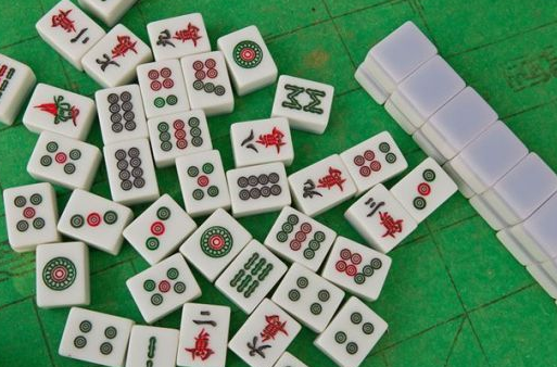 玩家必备十款！露露麻将其实是有挂的(有什么能赢的方法)