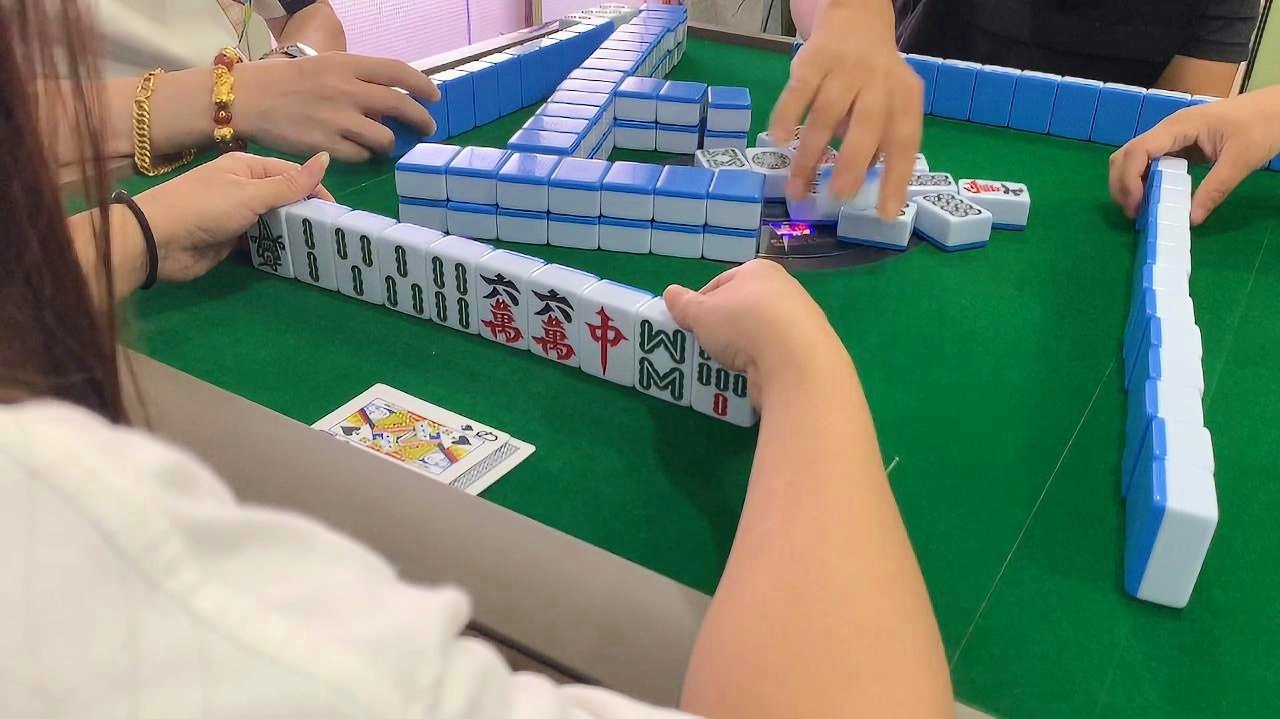 一分钟教你“红中麻将到底能不能开挂—真实可以装挂