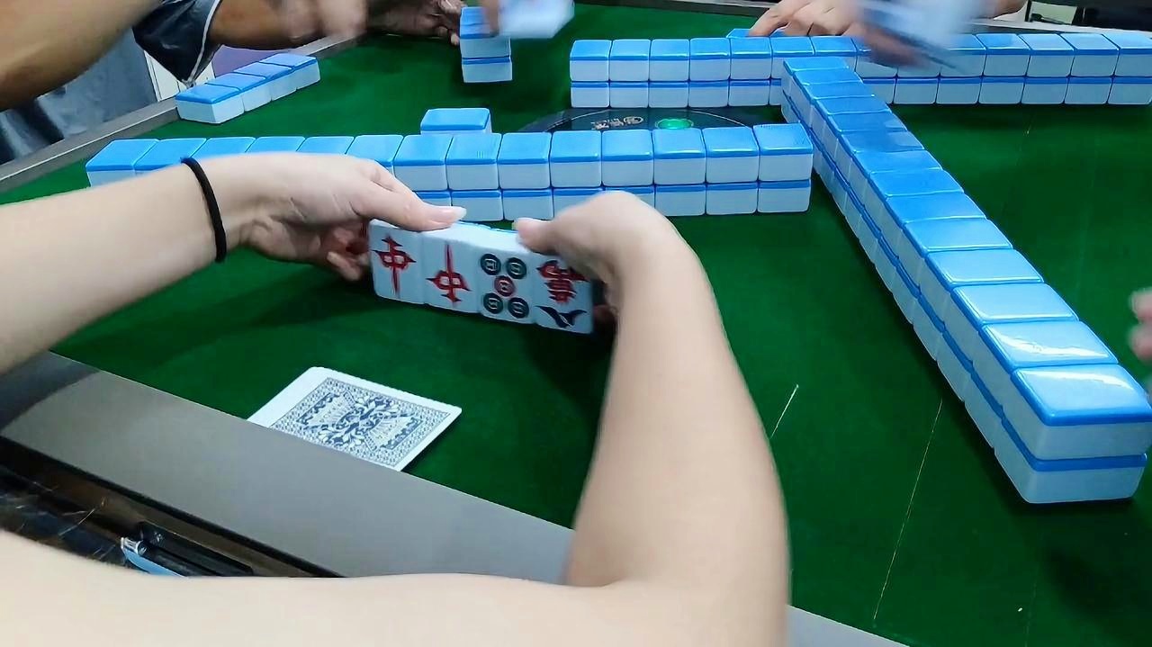 一分钟教你“红中麻将到底能不能开挂—真实可以装挂