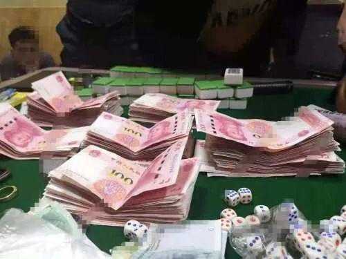 分享决窍“教你几招扎金花三条闷牌技巧《详细教程 新浪科技》