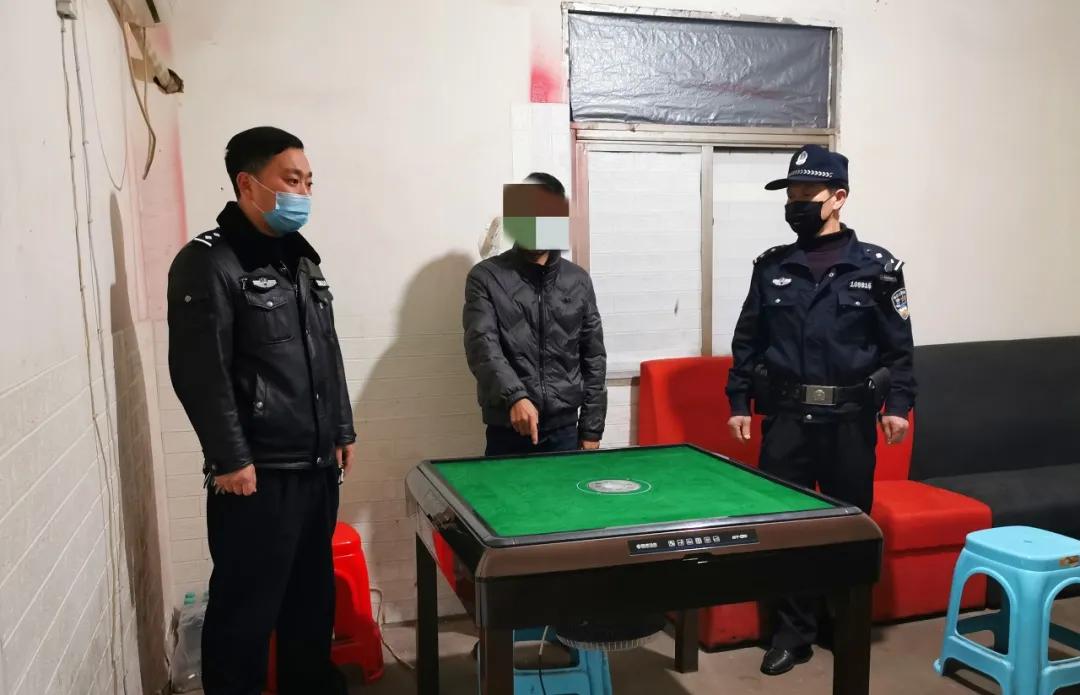 我来教教大家“别人家的麻将机几种出老千技巧 《新浪科技 讲解窍门》