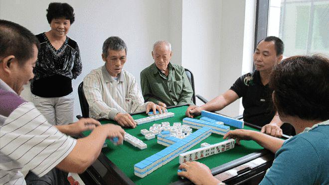 「热点资讯」下打牌神器设备_《爱问知识人 使用说明》