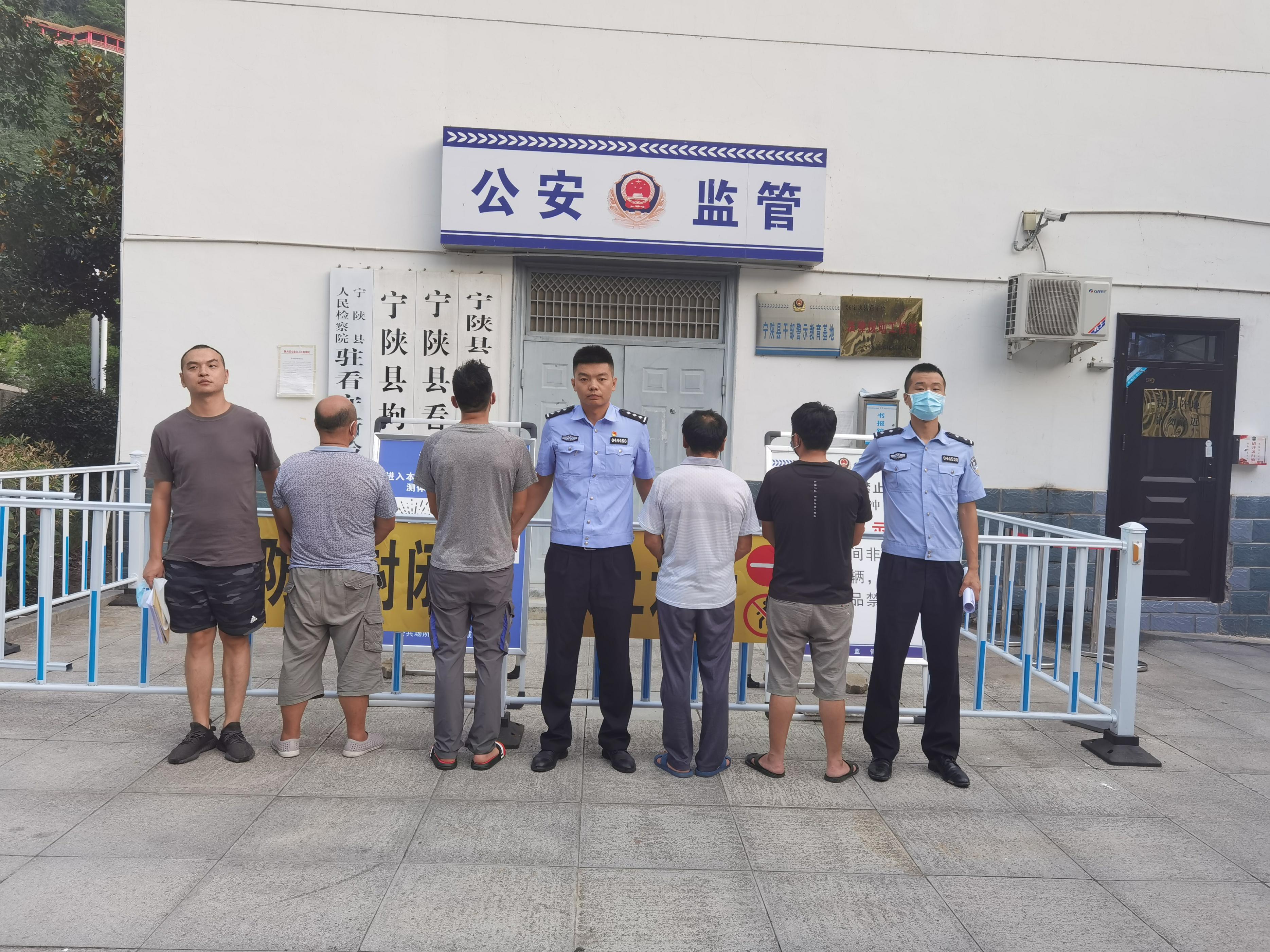 新教你‘‘普通扑克牌炸金花发大牌十大方法 《详细教程 新浪科技》