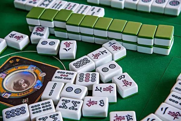 微信雀神麻将输赢规律(揭秘微信里辅牌器)