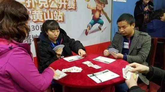 教程辅助“普通扑克牌玩三公可以用的设备《新浪科技 讲解窍门》
