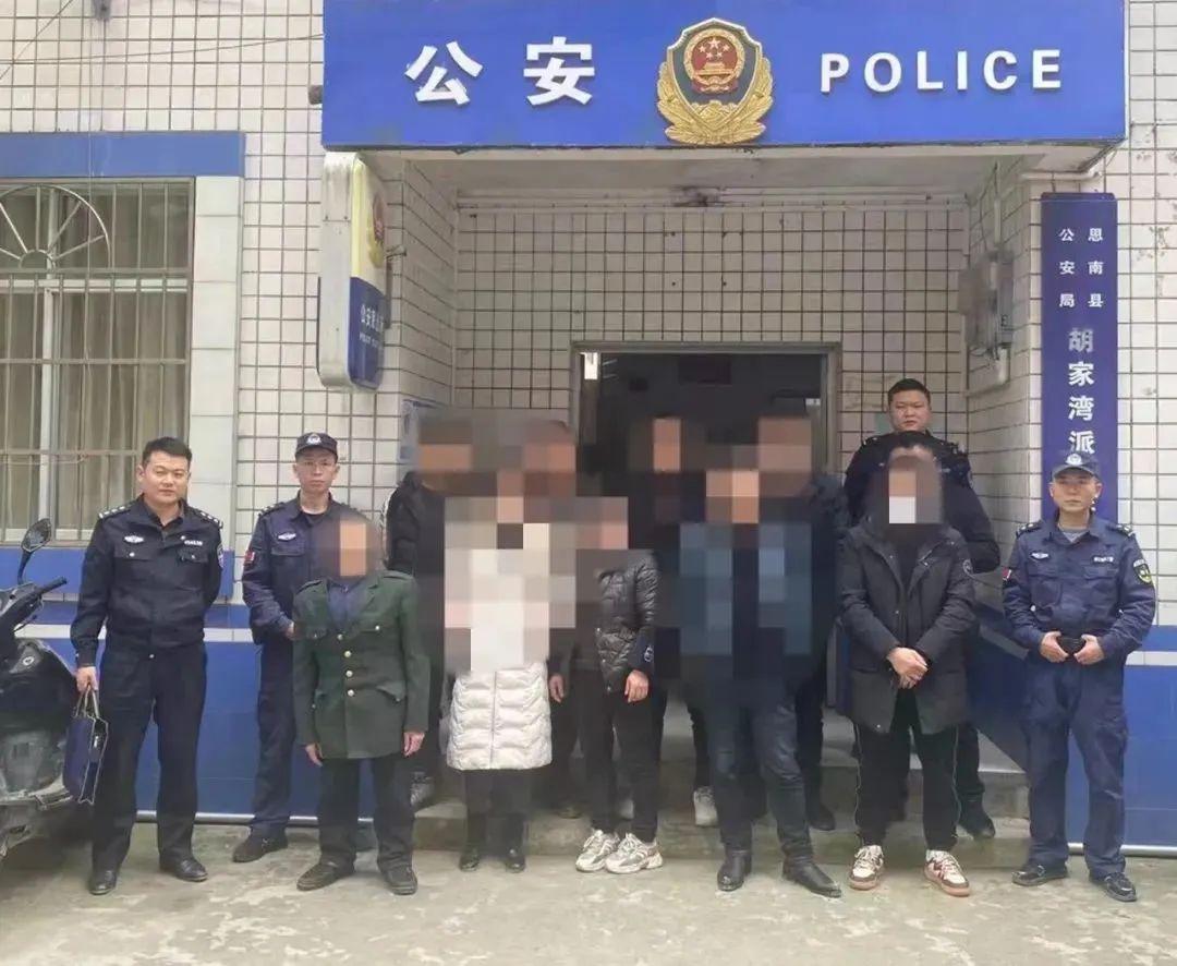 必看盘点揭秘!扑克牌玩三公先进的设备多少钱一台一《我来教教你怎么赢 》