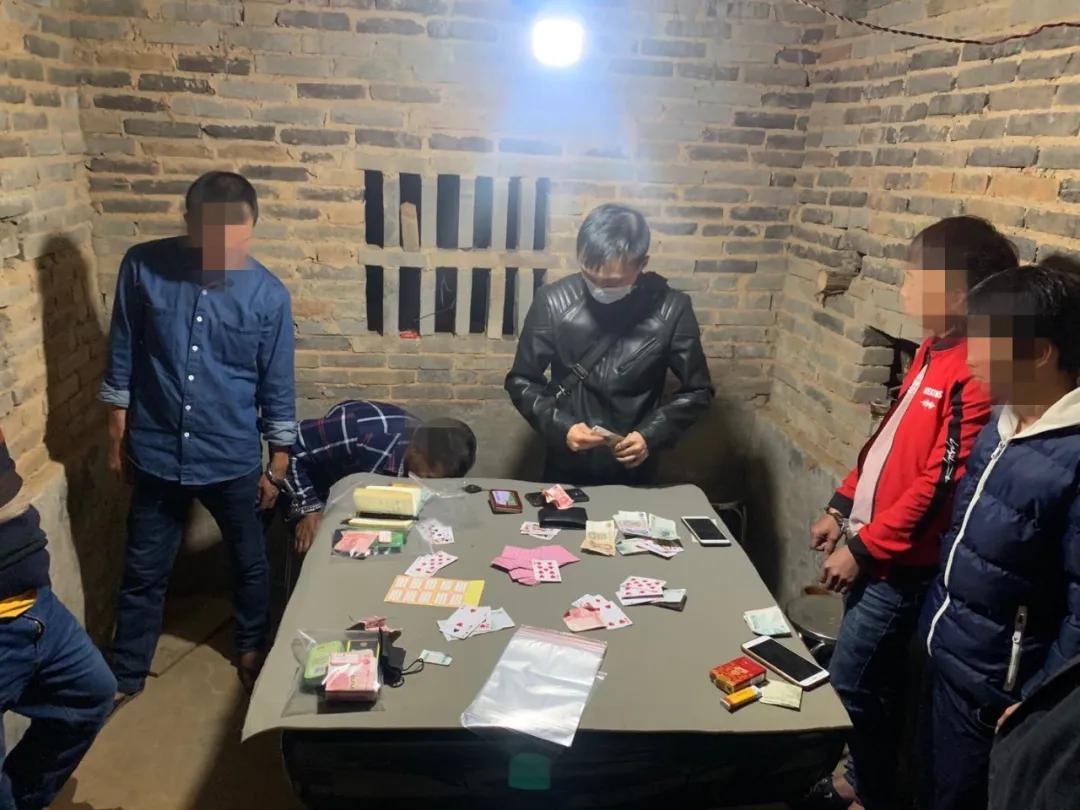 必看盘点揭秘!扑克牌玩三公先进的设备多少钱一台一《我来教教你怎么赢 》