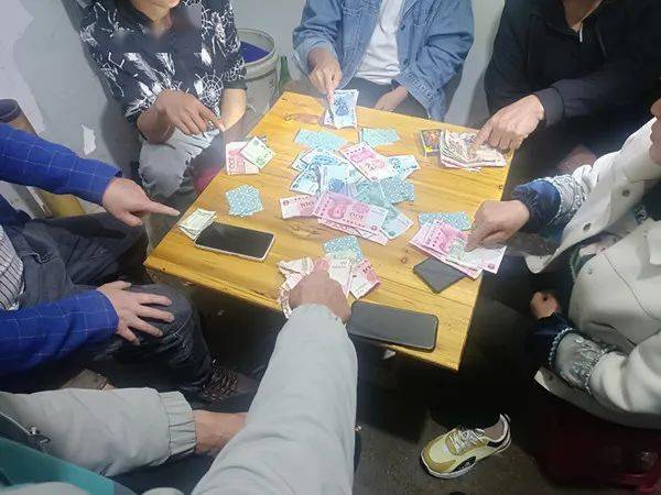 教程辅助“终于知道推炸金花压钱能赢钱的技巧_《爱问知识人 使用说明》