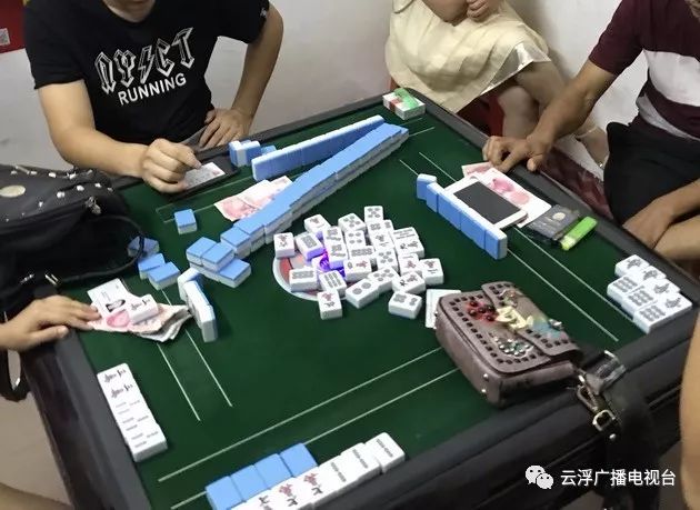 我来教教大家“玩三公大吃小发好牌怎么作弊方法一《我来教教你怎么赢 》