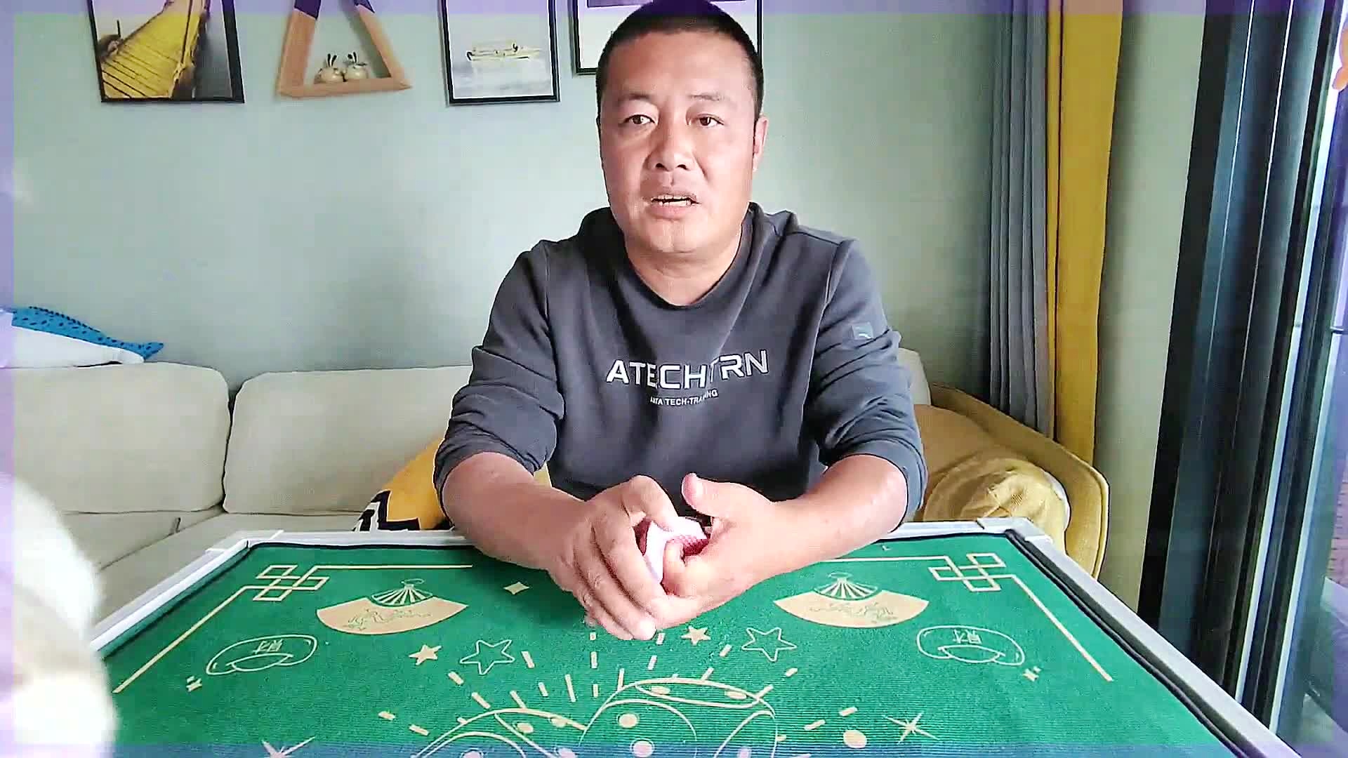 「热点资讯」扑克诈金花纯手法技巧边发边认牌—详细解说+新浪科技
