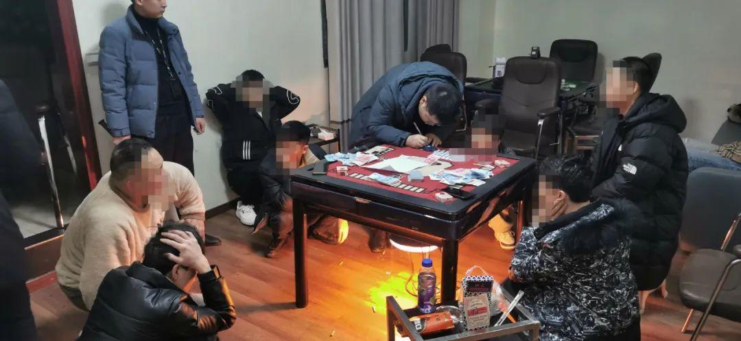 厉害了!扑克纸牌玩金花识别设备_《爱问知识人 使用说明》