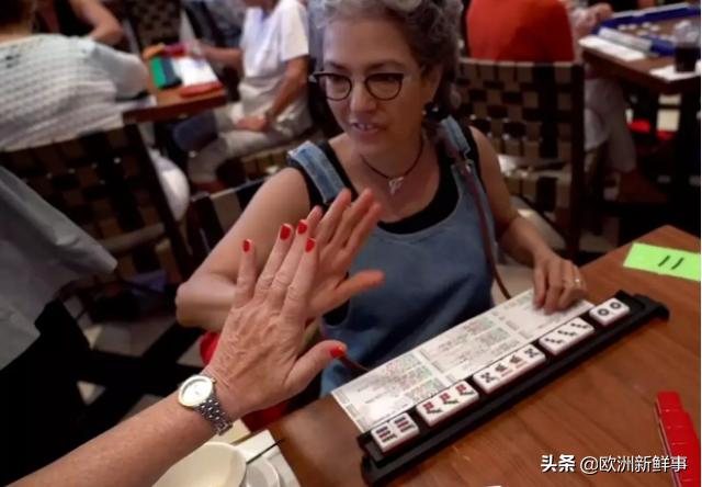 「热点资讯」打牌的高科技一《我来教教你怎么赢 》