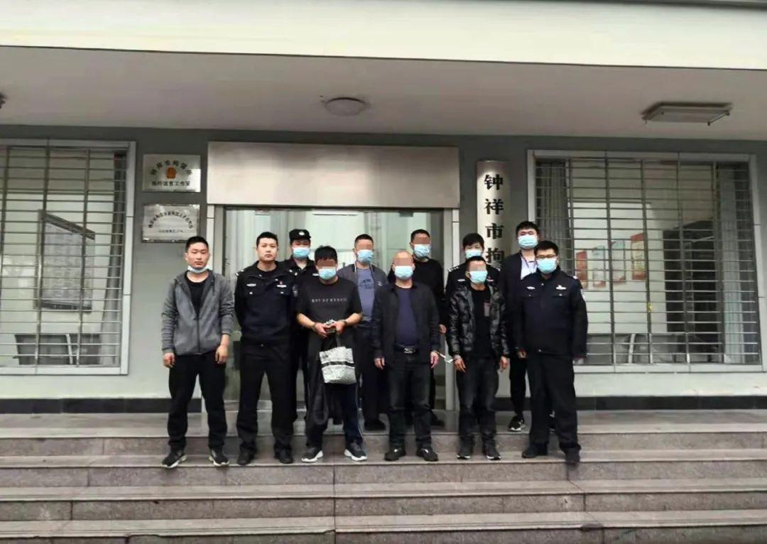 给大家爆料一下扑克牌玩金花牛设备《详细教程 新浪科技》
