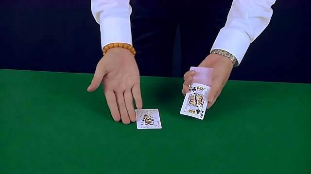 我来教教大家“九点半最简单出老 千技巧视频《新浪科技 讲解窍门》